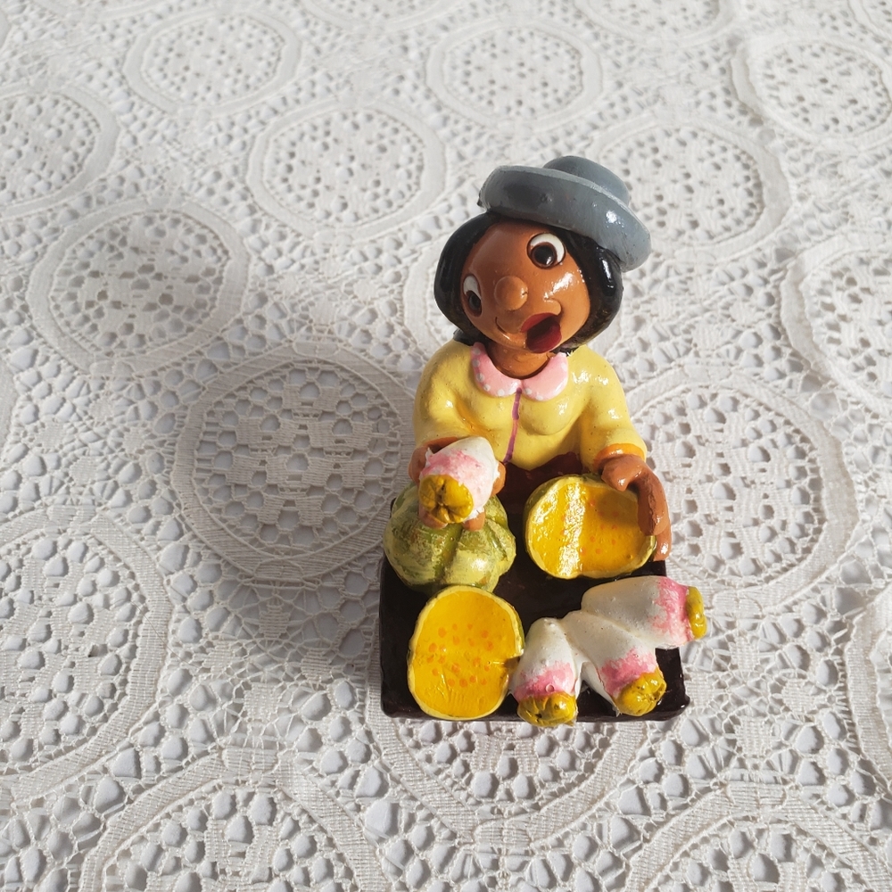 Vintage Mexcican folk art fruites vendor clay